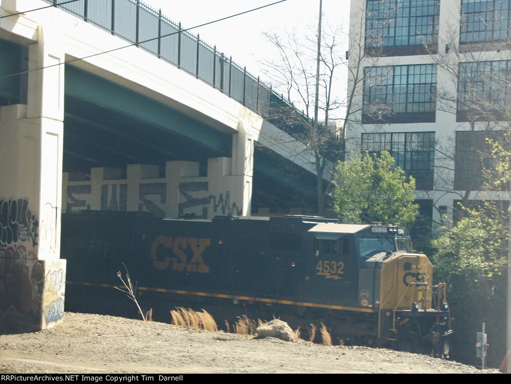 CSX 4532 heads the local from Camden, NJ